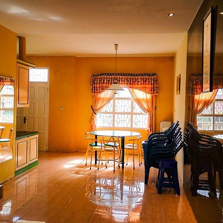 Villa Bukit Indah Brastagi / Berastagi Luaran gambar