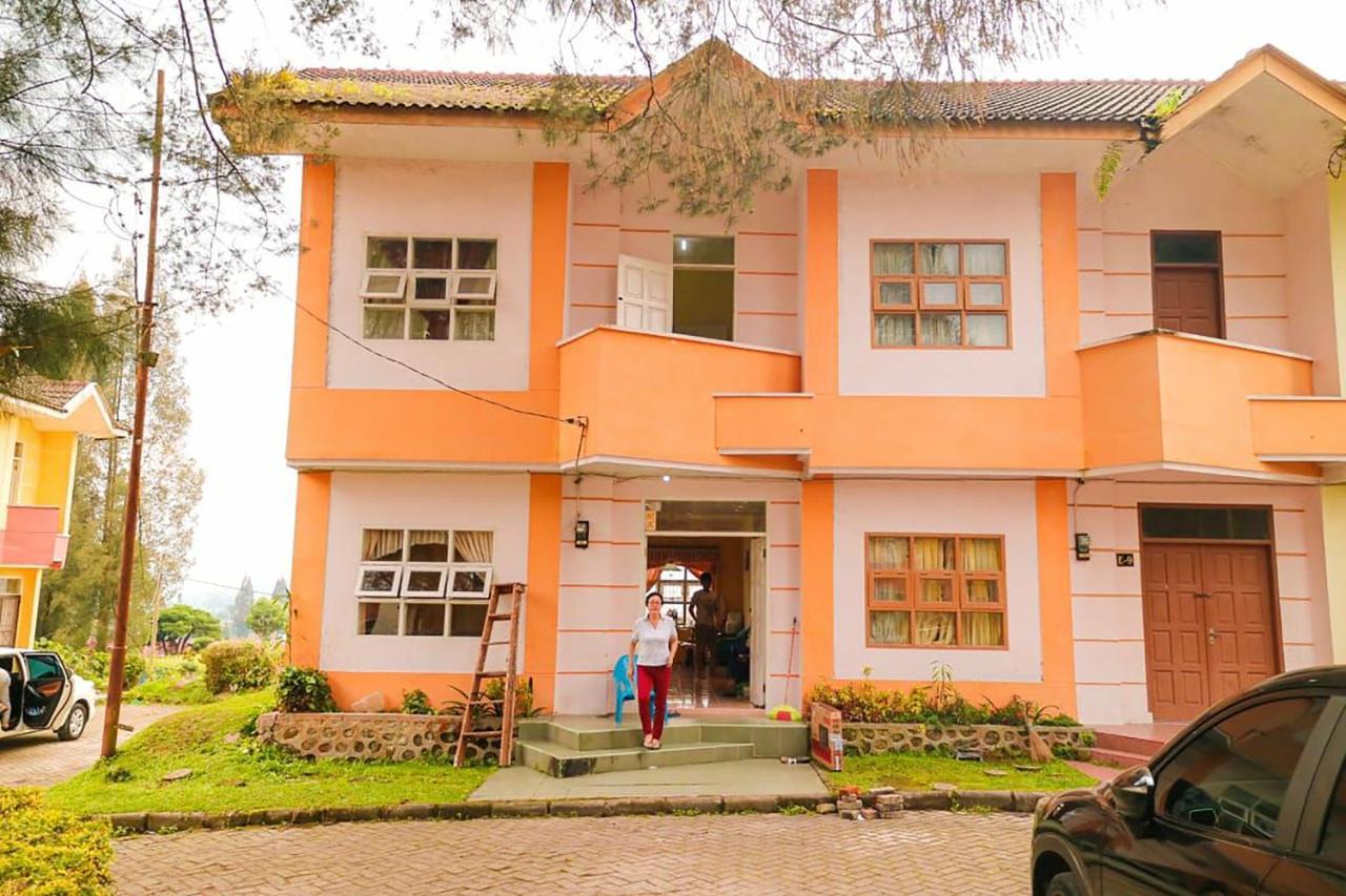 Villa Bukit Indah Brastagi / Berastagi Luaran gambar