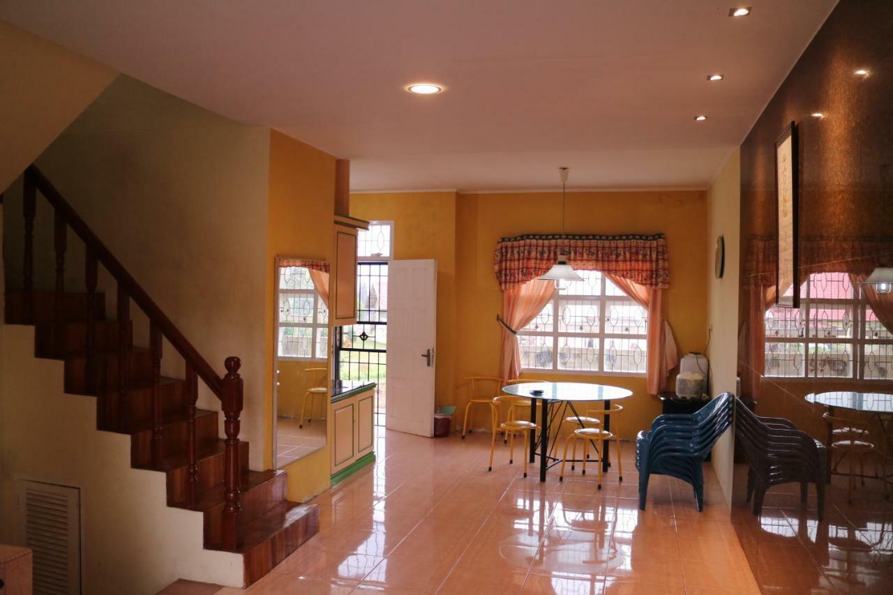 Villa Bukit Indah Brastagi / Berastagi Luaran gambar
